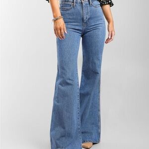 NWOT Wrangler Wanderer Hi Rise Flare Jeans